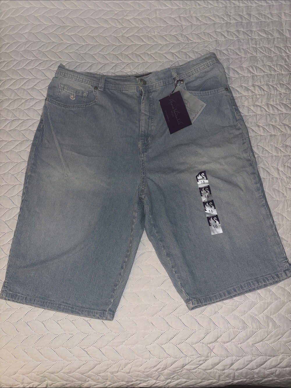 Gloria Vanderbilt stretchy long, shorts Light Blue High stripped Denim Short